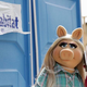 Image for article titled The stars of The Muppets finally learn to play nice